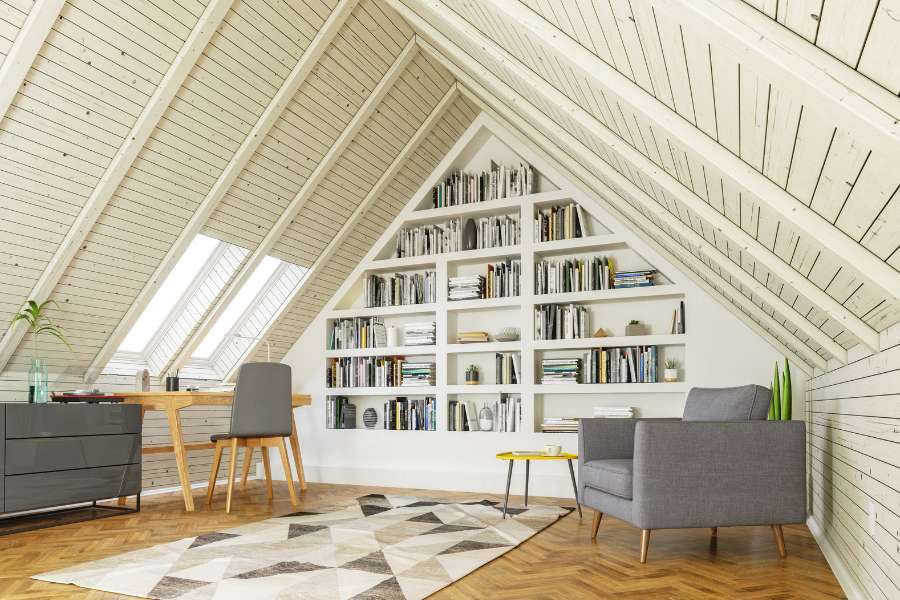 Combles aménagés moderne avec isolation combles perdus efficace, parquet et fenêtres de toit